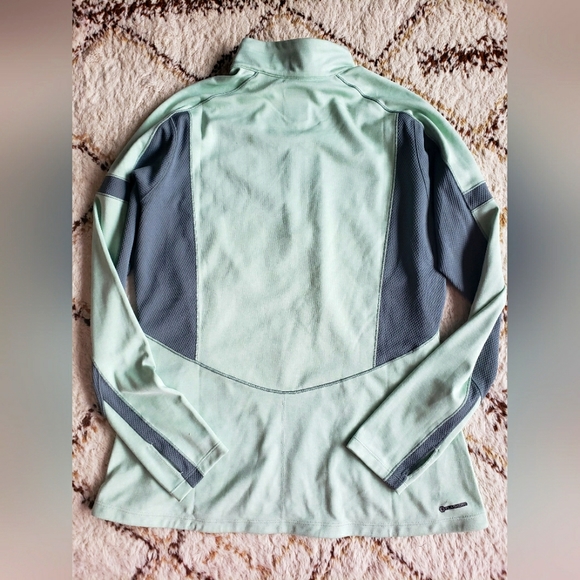 NWOT - North Face Women's Top - Picture 2 of 4